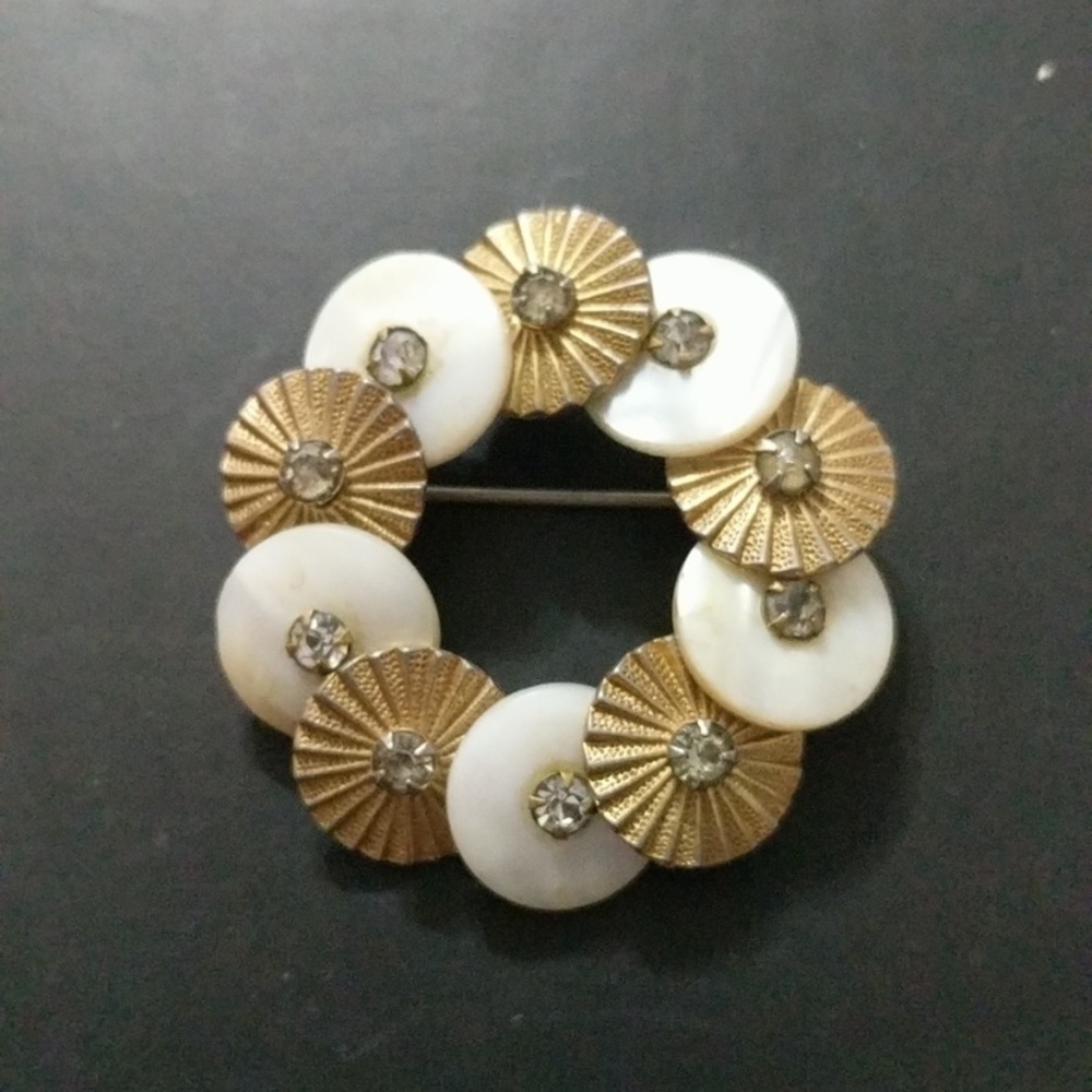 VINTAGE Kramer of New York Gold Tone Mother of Pearl Rhinestone Brooch P…